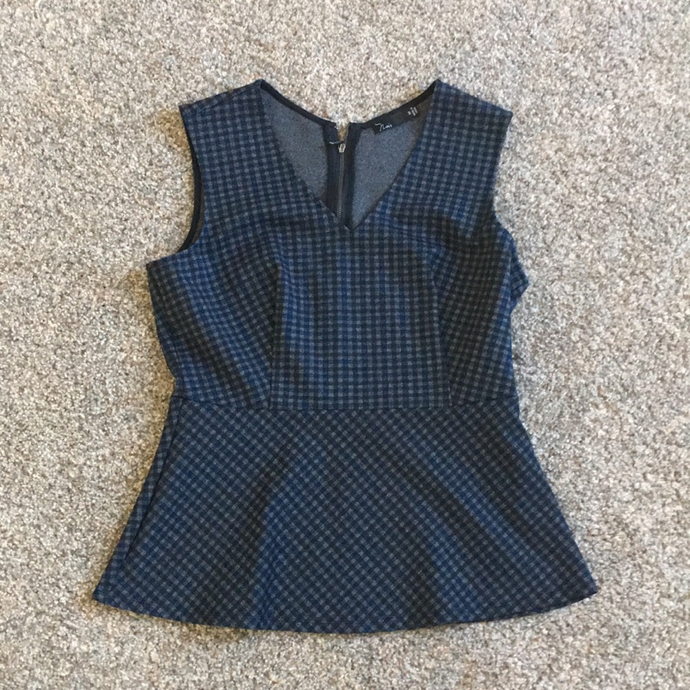 Sleeveless shirt